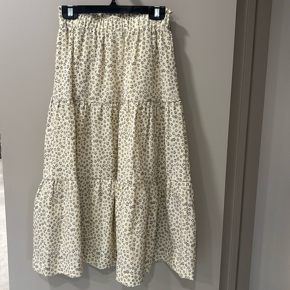 Floral Peasant Tiered Skirt, Size 20 Kids - Picture 3 of 8